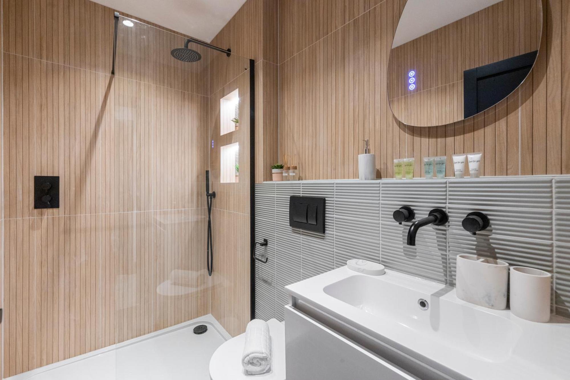 Apartmán Unwind In Style 2Br With Cozy Backyard For Groups Londýn Exteriér fotografie