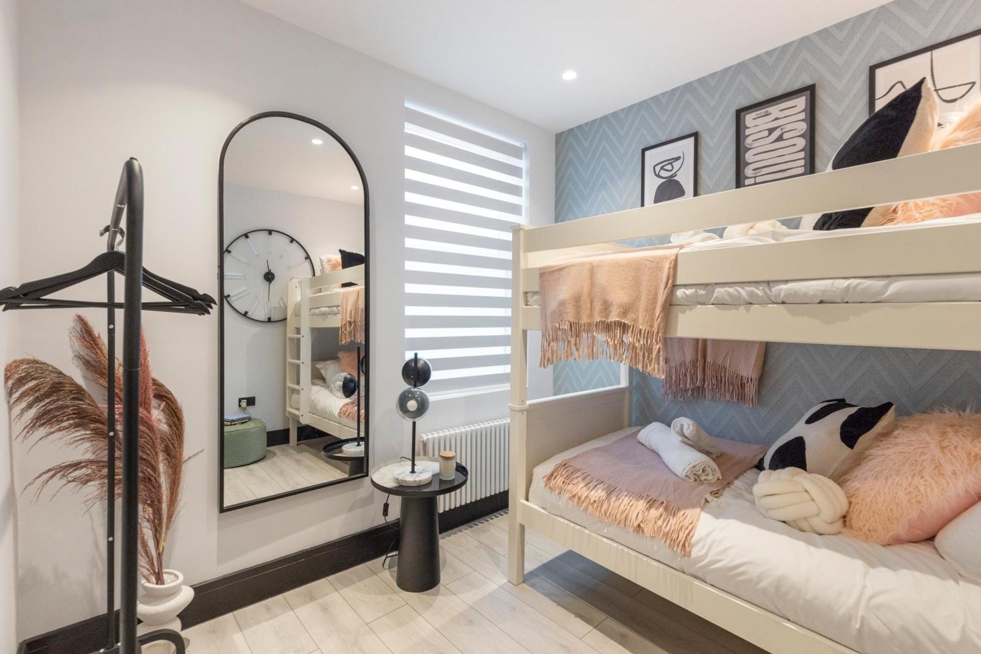 Apartmán Unwind In Style 2Br With Cozy Backyard For Groups Londýn Exteriér fotografie
