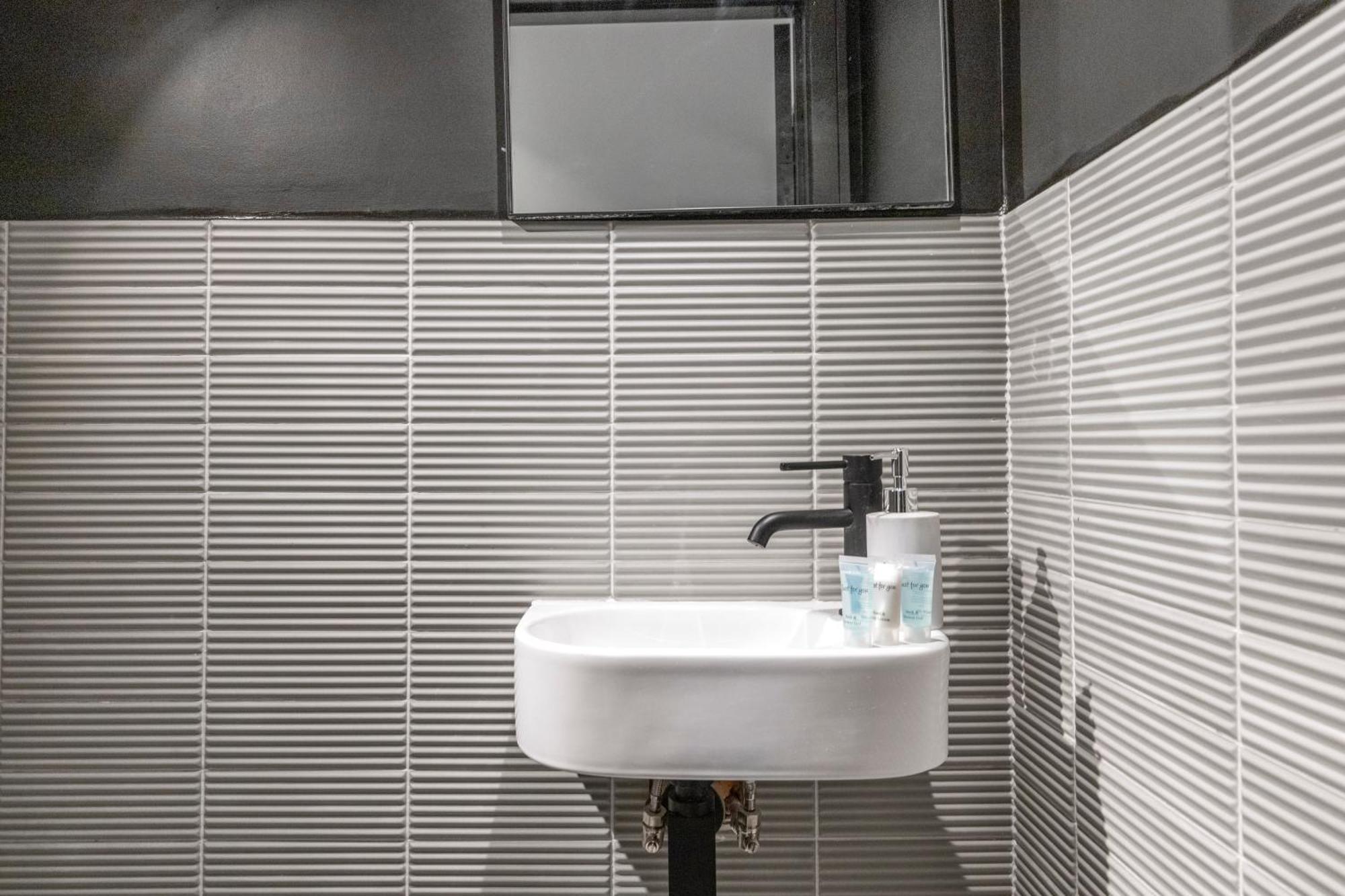 Apartmán Unwind In Style 2Br With Cozy Backyard For Groups Londýn Exteriér fotografie