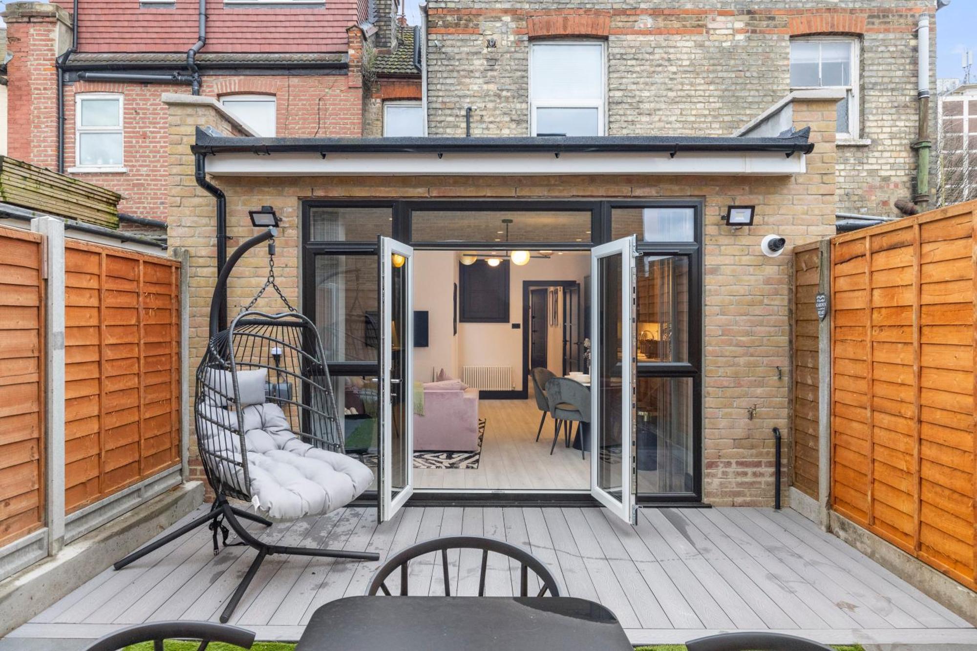 Apartmán Unwind In Style 2Br With Cozy Backyard For Groups Londýn Exteriér fotografie