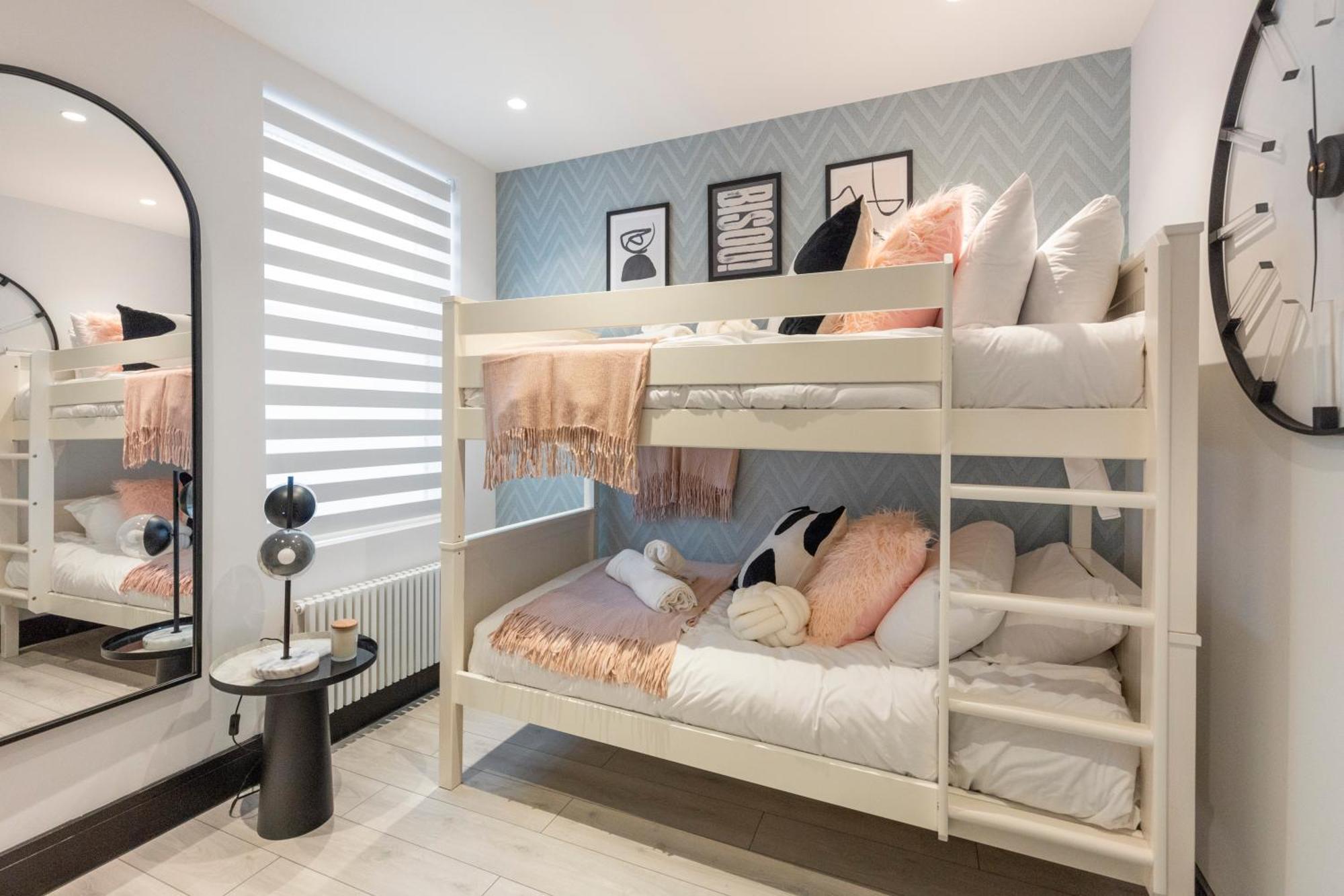 Apartmán Unwind In Style 2Br With Cozy Backyard For Groups Londýn Exteriér fotografie
