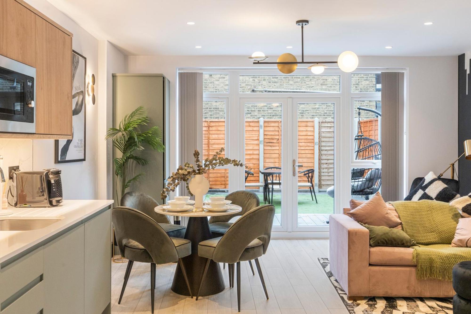 Apartmán Unwind In Style 2Br With Cozy Backyard For Groups Londýn Exteriér fotografie